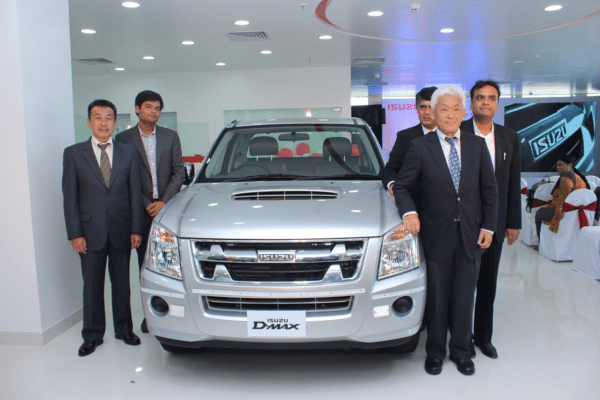 Vehicle-unveil---Mr.-Shigeru-Wakabayashi,-Deputy-Managing-Director,-Isuzu-Motors-India-and-Mr.-Mashide-Izawa,-Vice-President,-After-sales-and-Quality-Assurance,-Isuzu-Motors-India-along-with-Mr