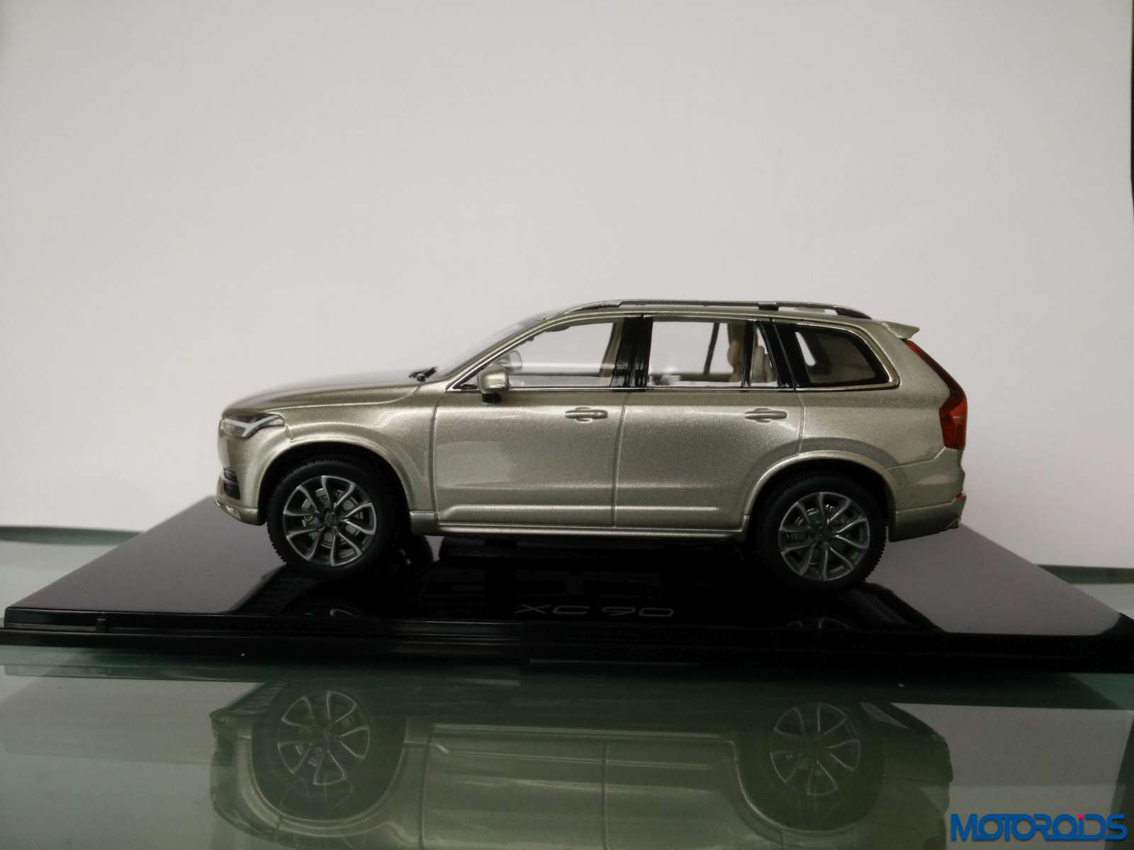 volvo-xc90-scale-model (1)