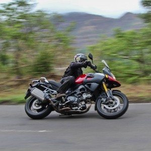 Suzuki V Strom  cornering