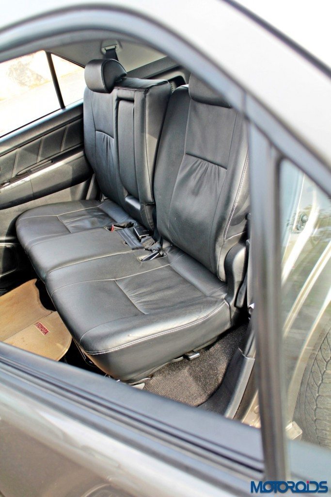 2015 Toyota Fortuner 3.0 4x4 AT backseat (2)