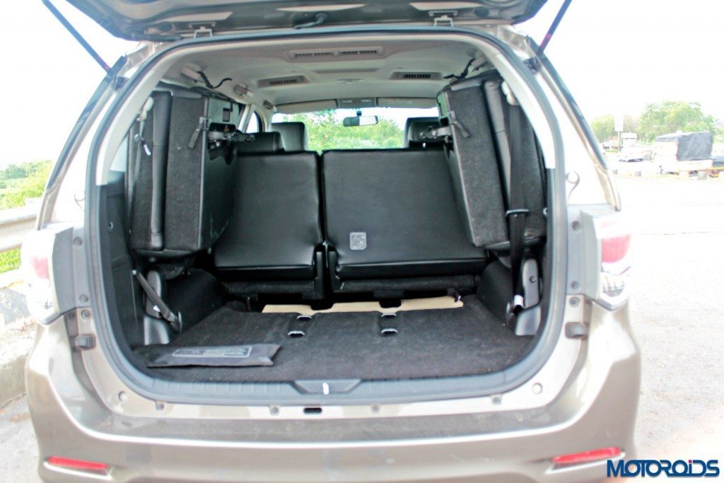 2015 Toyota Fortuner 3.0 4x4 AT boot (3)