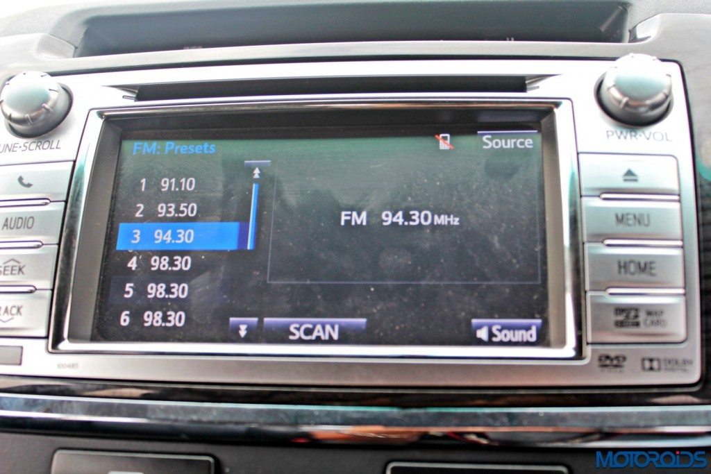 2015 Toyota Fortuner 3.0 4x4 AT central screen (1)