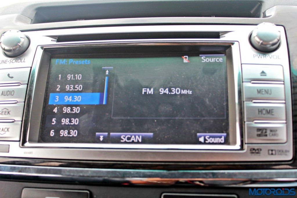 2015 Toyota Fortuner 3.0 4x4 AT central screen (1)