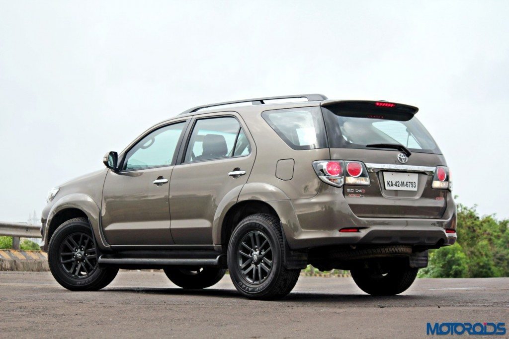 2015 Toyota Fortuner 3.0 4x4 AT front (1)