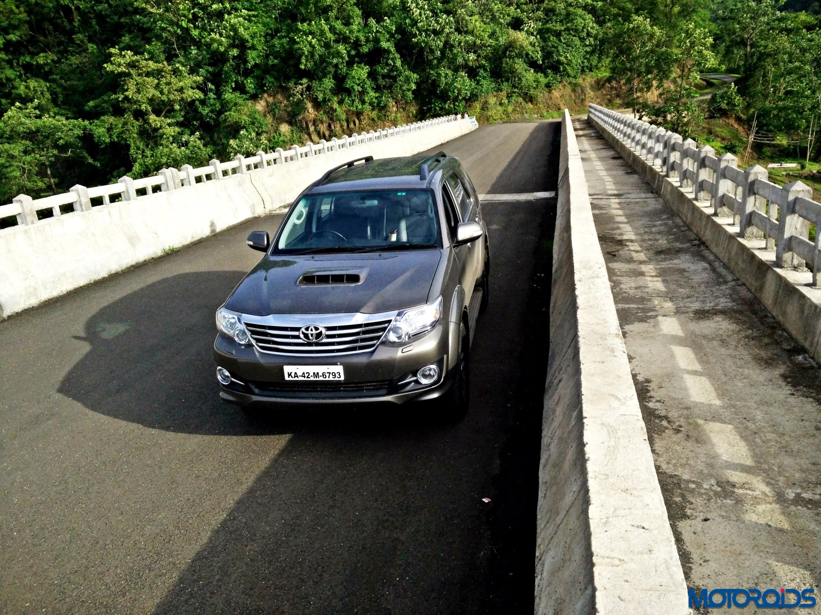 2015 Toyota Fortuner 3.0 4x4 AT outdoor (3)