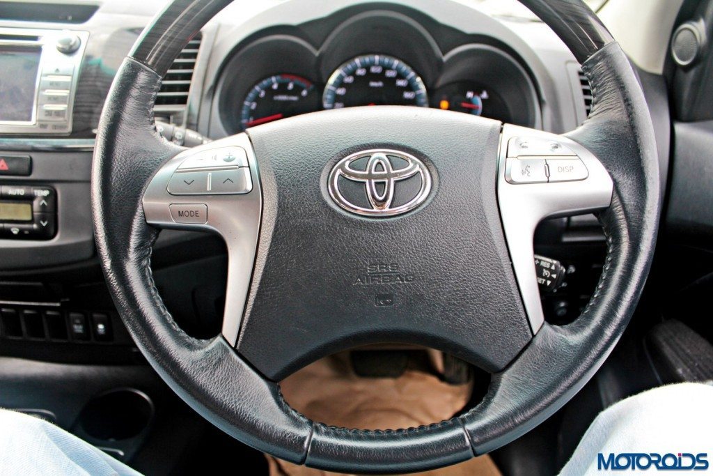 2015 Toyota Fortuner 3.0 4x4 AT steering wheel