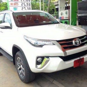 Toyota Fortuner spied