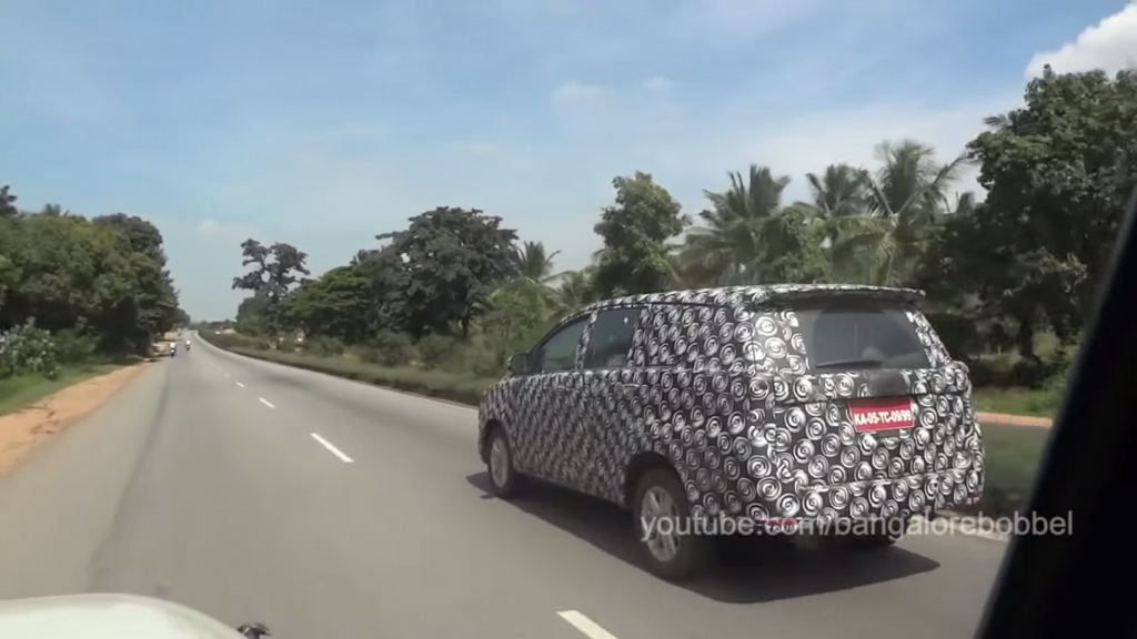 2016 Toyota Innova caught on video in Mysore (1)