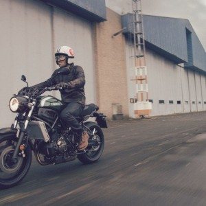 Yamaha XSR EU Forest Green Action