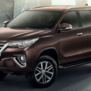 toyota fortuner front side