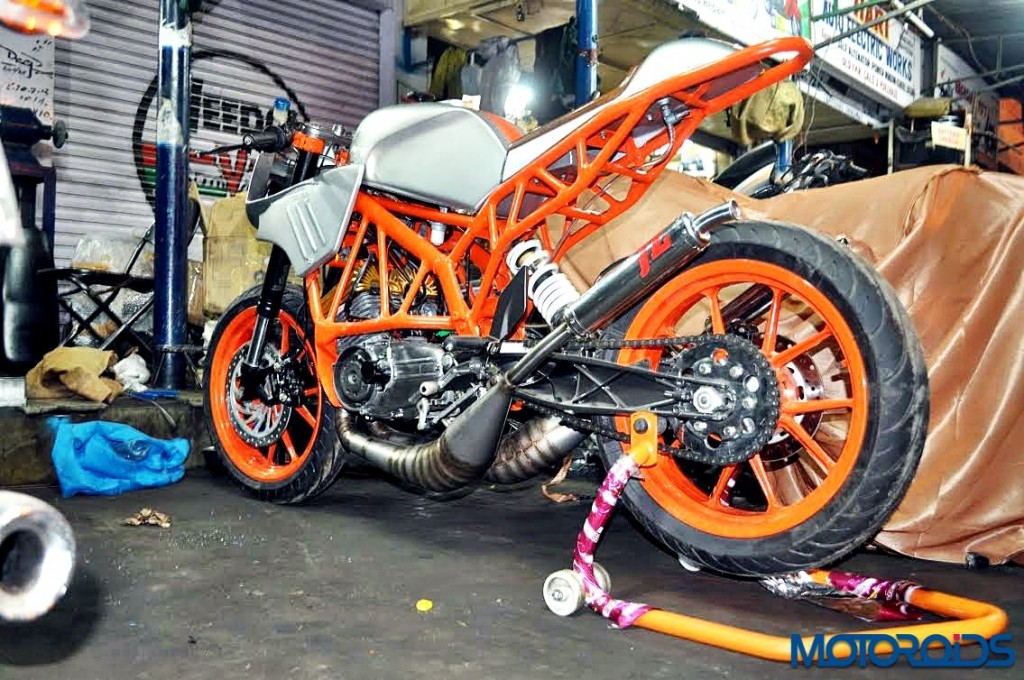 Custom Built RD350-KTM Duke 390 (10)