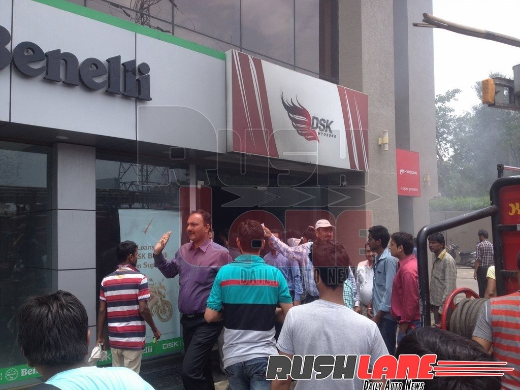 DSK-Hyosung-Benelli-showroom-fire-Ahmadabad-3