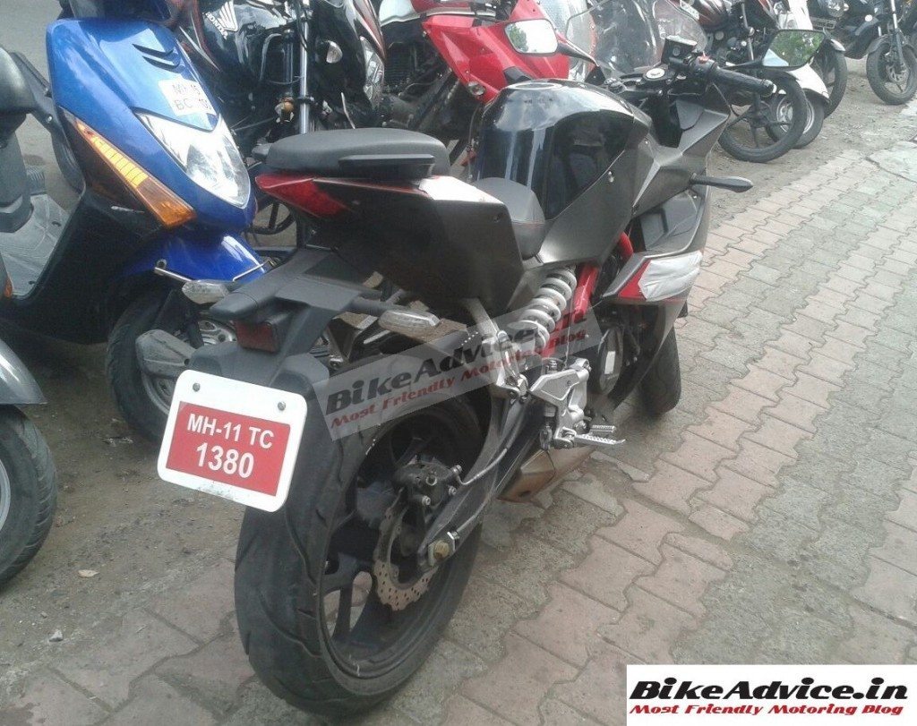 Hyosung-GD250R-single-cylinder-bike-spied-in-India