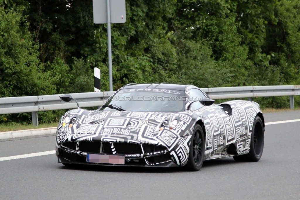 New Pagani Huayra test mule spied (1)