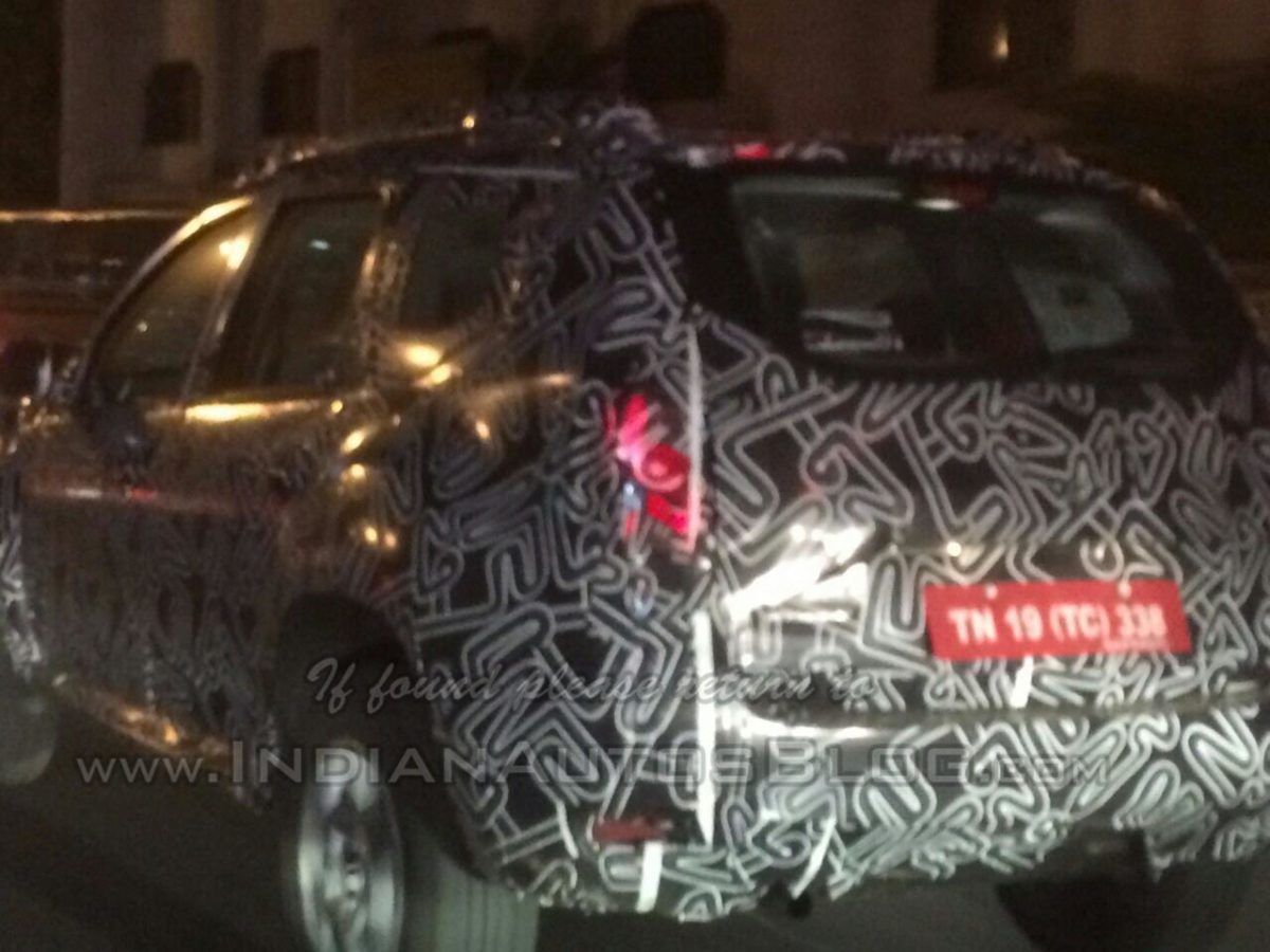 Renault Duster facelift spied rear