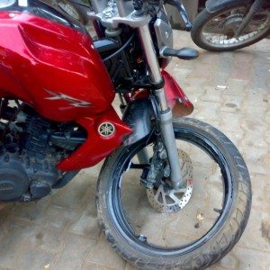 Yamaha FZ  broken wheel