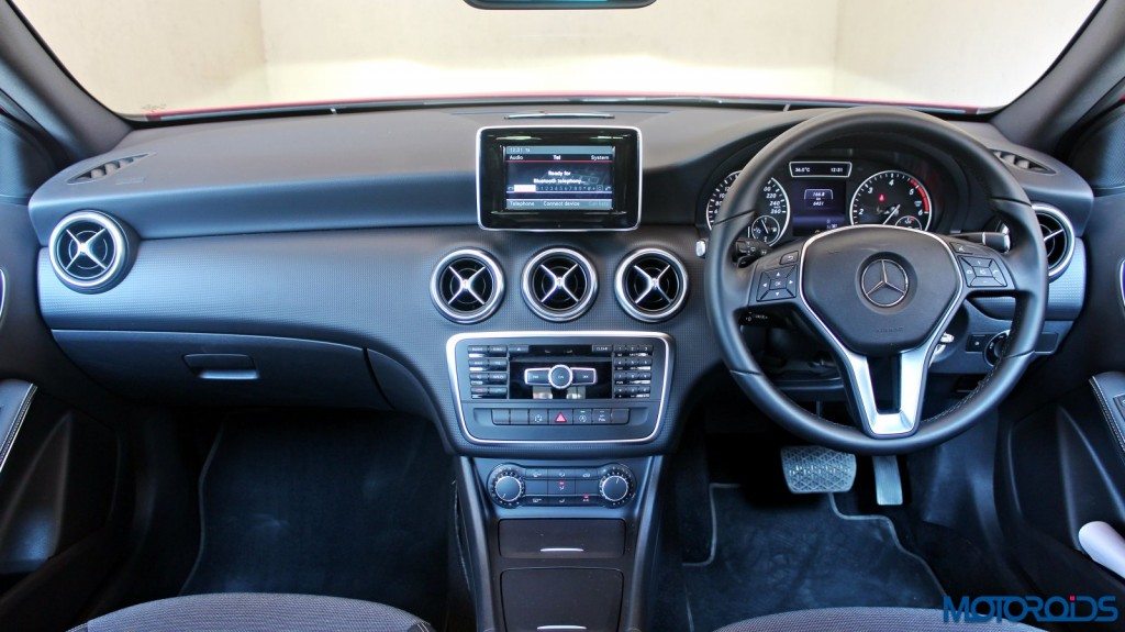 new 2015 A200 CDI Sport dashboard (1)