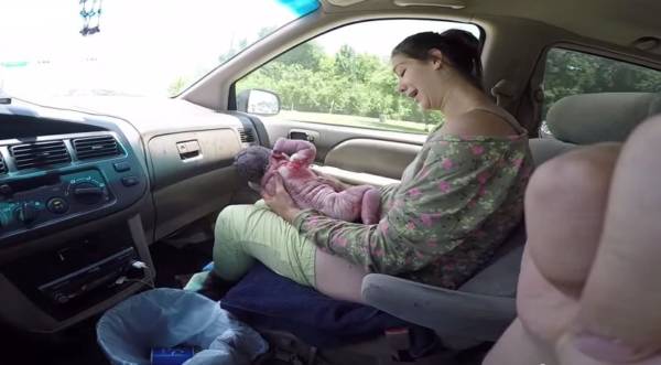 woman gives birth car