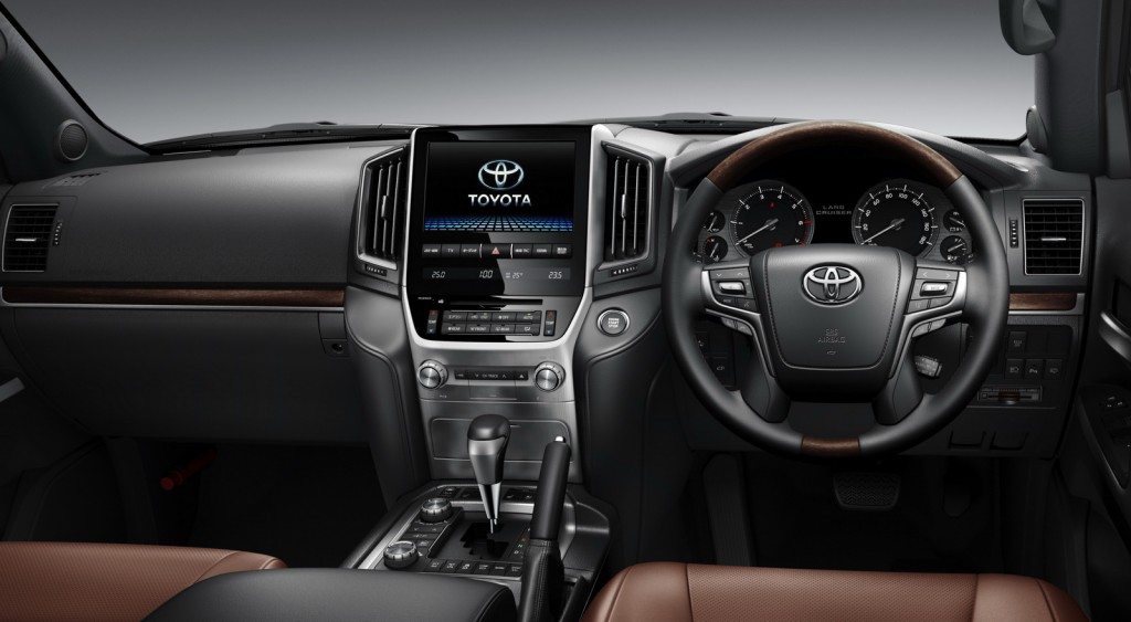 2015 Toyota Land Cruiser 200 (2)