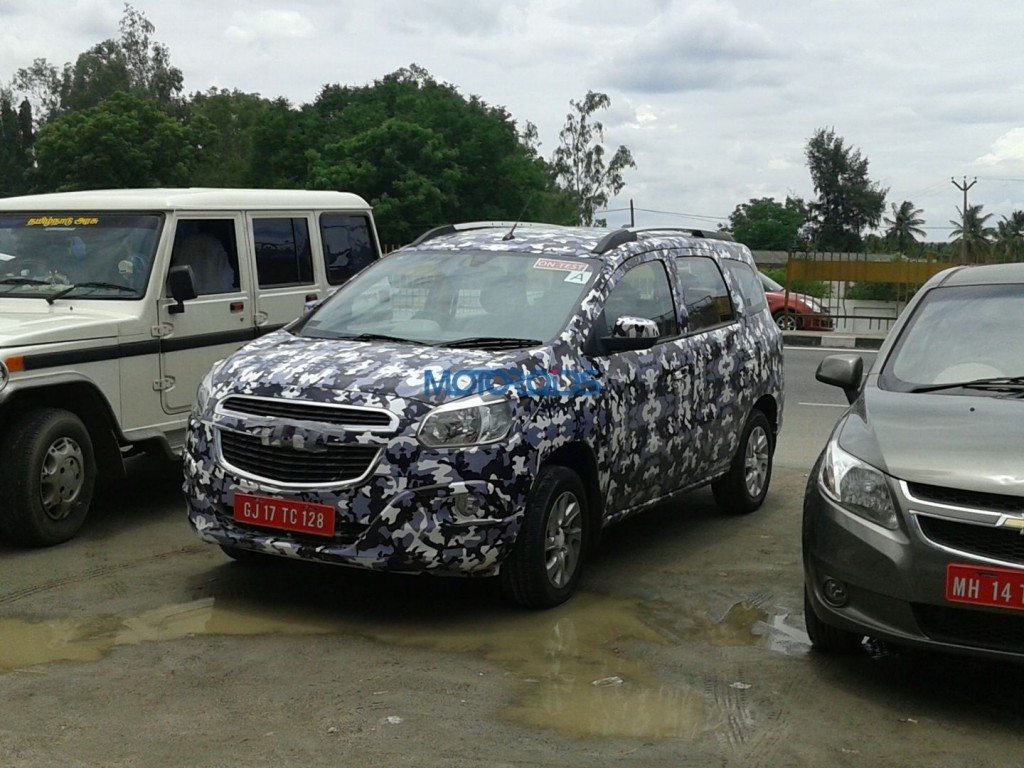 Chevrolet Spin MPV spy image (2)