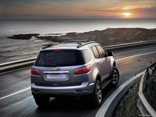 Chevrolet-Trailblazer_2013_800x600_wallpaper_02