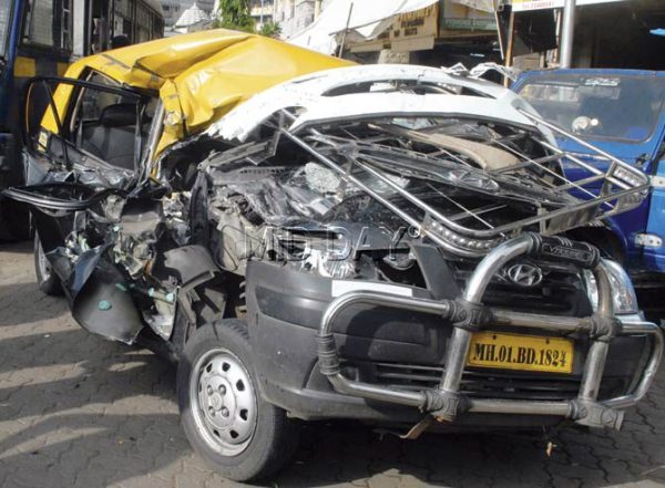 JJ Flyover Accident Hyundai Santro involved in the accident