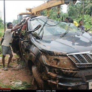 Mahindra XUV Crash