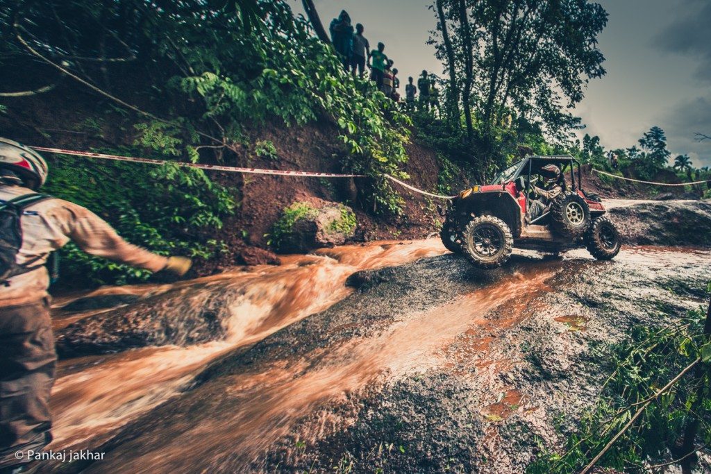 Polaris RZR S 800 actionshot