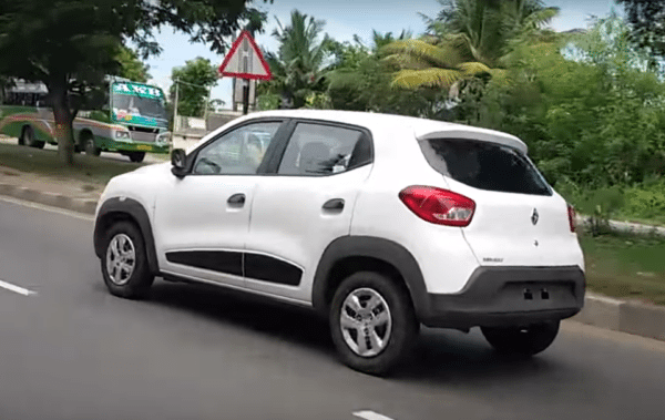 Renault Kwid Fimled on the road