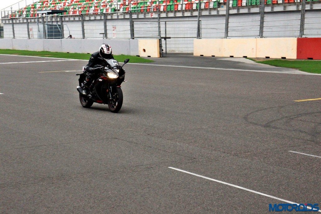 Yamaha YZF-R3 First Ride Review - Action Shots (2)
