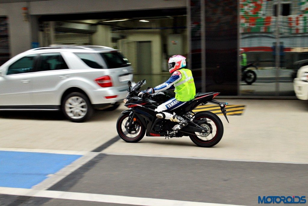 Yamaha YZF-R3 First Ride Review - Action Shots (7)