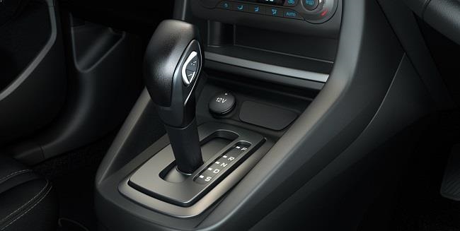 2015 Ford Figo hatchback (1)