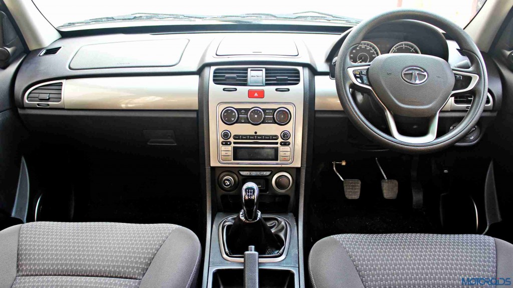 2015 Tata Safari Storme interiors (21)