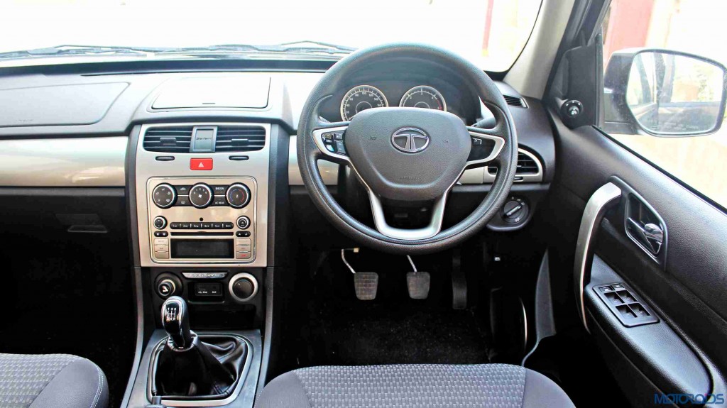 2015 Tata Safari Storme interiors (23)