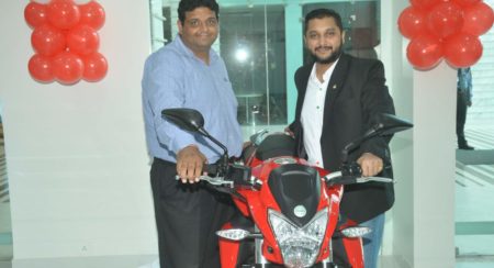 (L-R) Mr. Amit Saini, Dealer Principal Chandigarh & Mr. Shirish Kulkarni, Chairman, DSK Motowheels