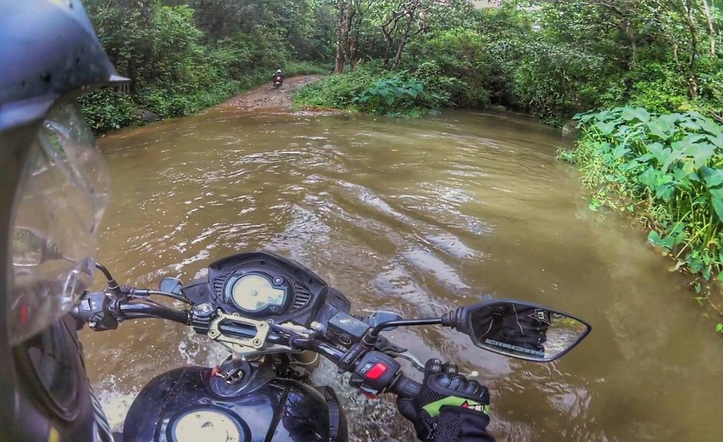 Mahindra Mojo into the wild (2)