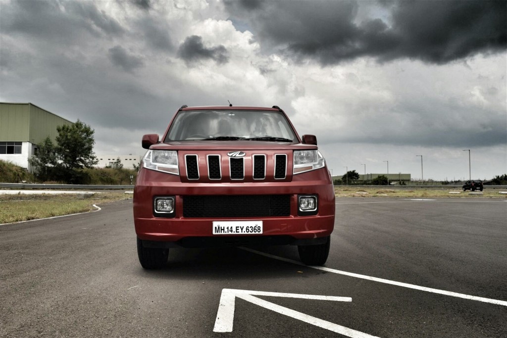 Mahindra TUV 300 front (1)-01