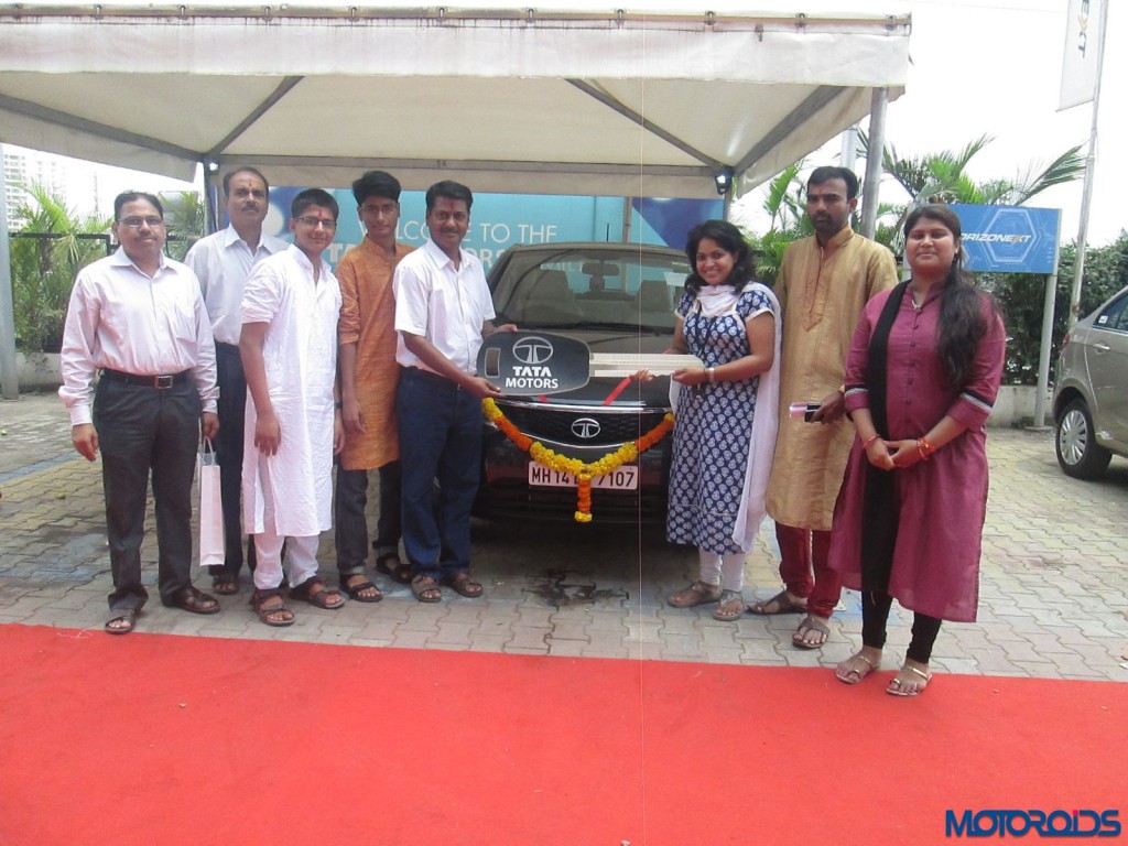 Tata Motors delivers 1100 passenger vehicles in one day (1)