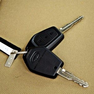 mahindra TUV  keys