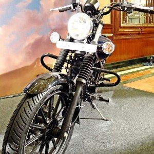 Bajaj Avenger  Street Front