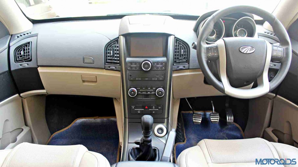 2015 Mahindra XUV500 interiors (50)