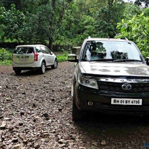 Mahindra XUV vs  Tata Safari