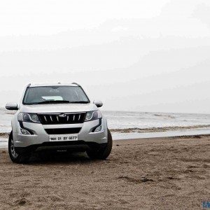 Mahindra XUV vs  Tata Safari