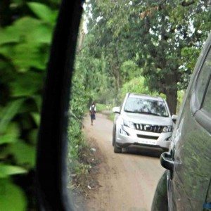 Mahindra XUV vs  Tata Safari