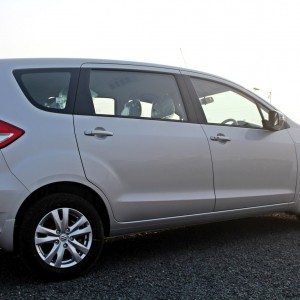 Maruti Suzuki Ertiga ZDi Right side view