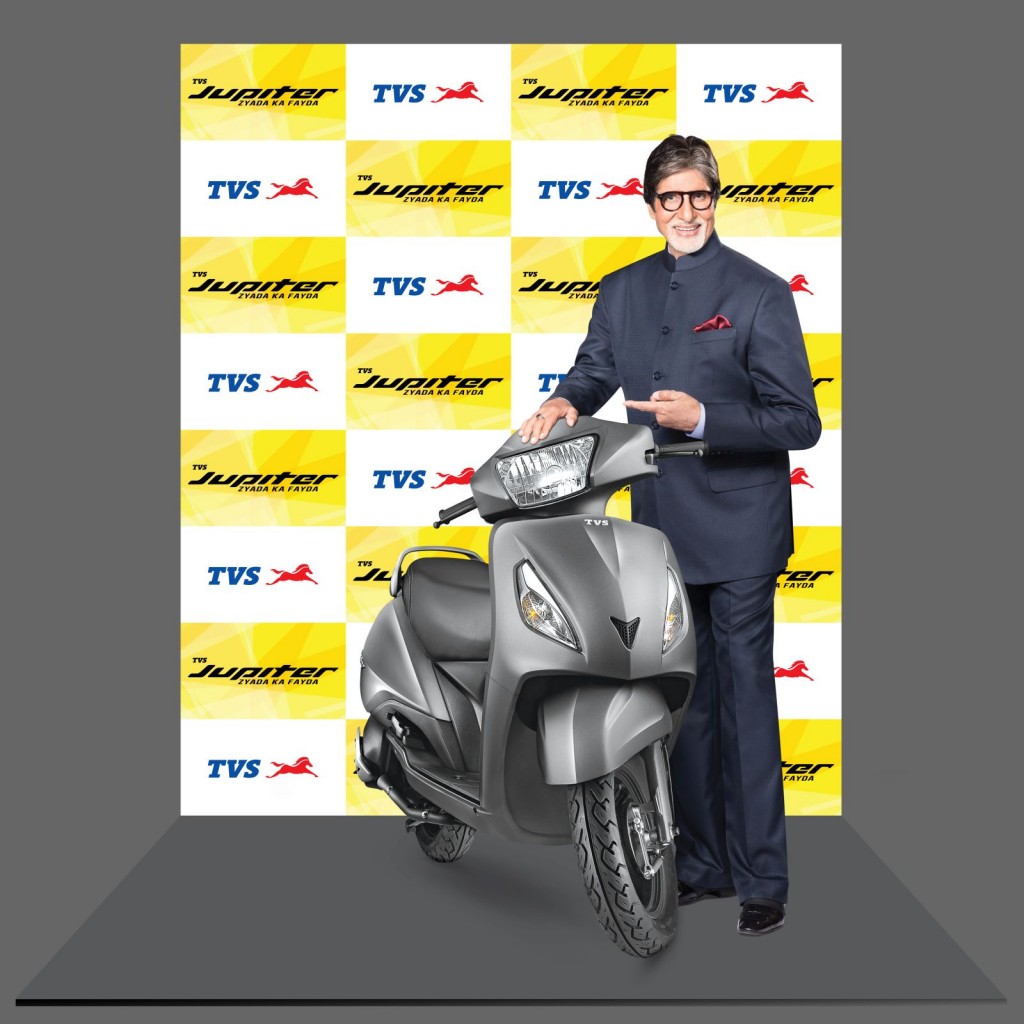 Amitabh Bachchan with TVS Jupiter - Resize
