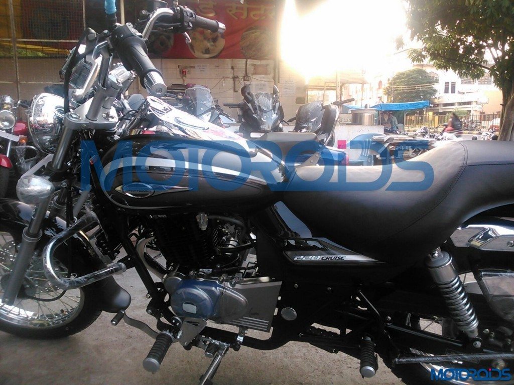 Bajaj Avenger 220 Cruise Arrives at Dealership (2)