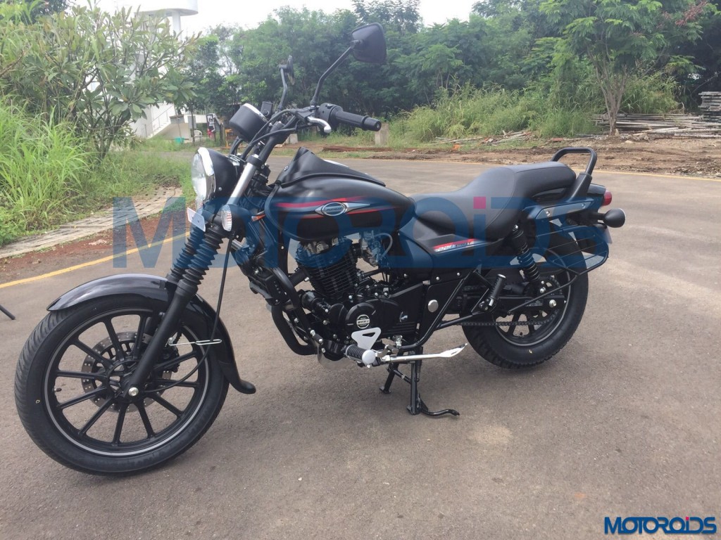 Bajaj Avenger 220 Street