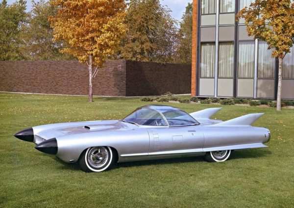 CADILLAC-CYCLONE-XP-74-CONCEPT