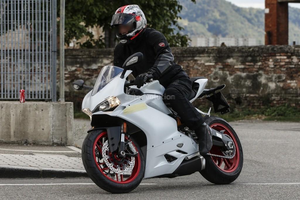 Ducati 959 Panigale Spied - 2